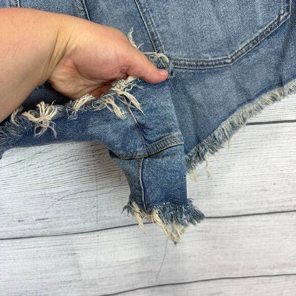 Torrid Festi Plus Size Ultra High Rise Cheeky Fray Hem Denim Shorts Size 26 - Picture 6 of 6